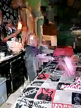 mexi16 online show from October 15, 2025, 4:44 am