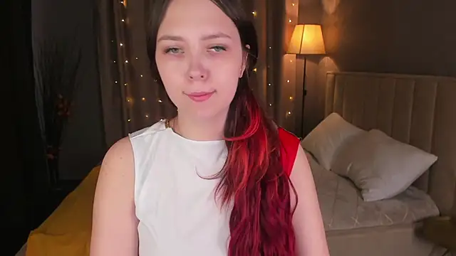 Monica  Queen online show from November 14, 2025, 5:33 am