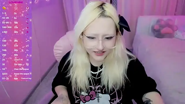 JuliaSharkk online show from November 20, 2025, 9:47 pm