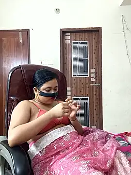 Snapshot of Love_Queen11 chatting on May 13, 2026, 8:38 pm Love Queen11 online show from May 13, 2026, 8:38 pm