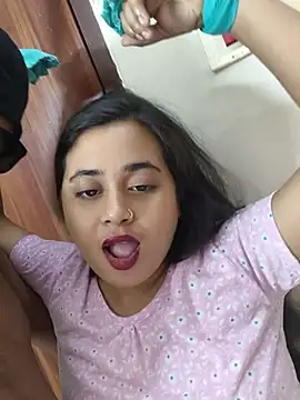 Snapshot of Love_Queen11 chatting on July 18, 2026, 4:26 pm Love Queen11 online show from July 18, 2026, 4:26 pm