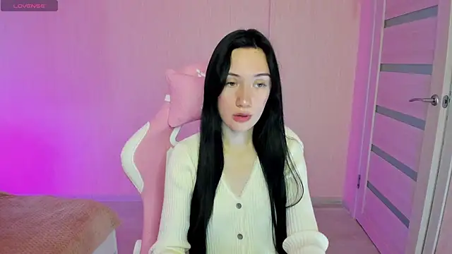 Snapshot of Arina_Meow19 chatting on October 8, 2025, 6:04 am Arina Meow19 online show from October 8, 2025, 6:04 am