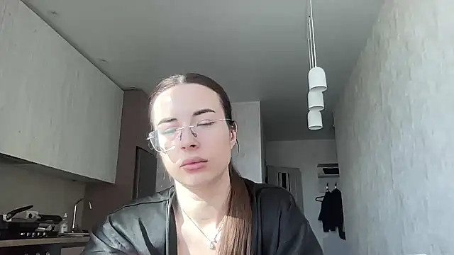 Snapshot of Feynelle chatting on October 27, 2025, 10:27 am Feynelle online show from October 27, 2025, 10:27 am