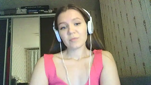 Snapshot of Kalivess chatting on October 24, 2025, 8:08 pm Kalivess online show from October 24, 2025, 8:08 pm