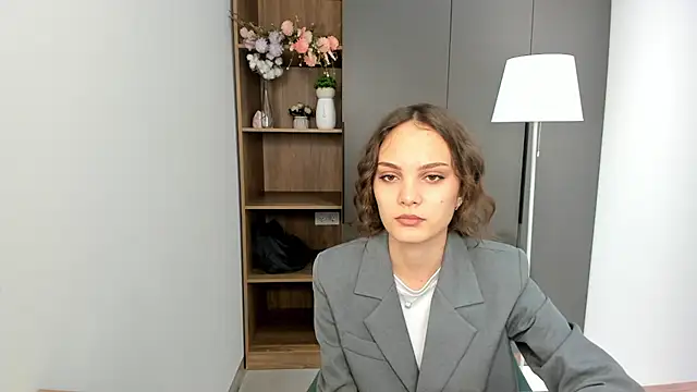 AlizaNguy online show from September 30, 2025, 4:29 am