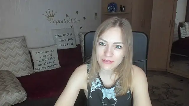 Tiffany Bates online show from November 18, 2025, 3:32 am