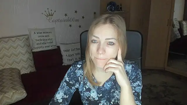 Tiffany Bates online show from November 9, 2025, 3:54 am