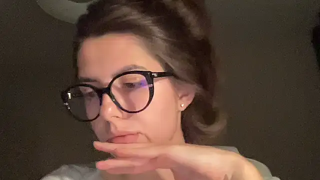 Snapshot of Felirayya chatting on October 24, 2025, 9:14 pm Felirayya online show from October 24, 2025, 9:14 pm