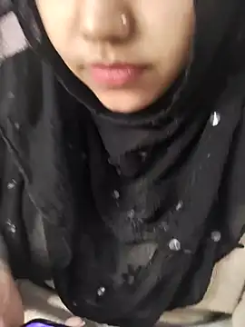 Miss Rose   online show from January 15, 2026, 6:17 am