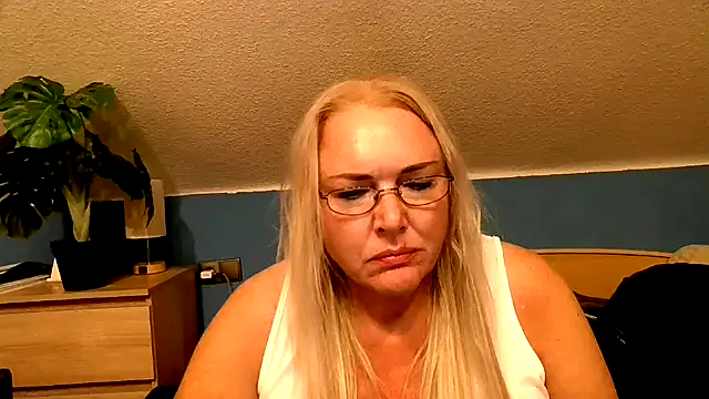 Sandy-Summer online show from September 29, 2025, 3:28 pm