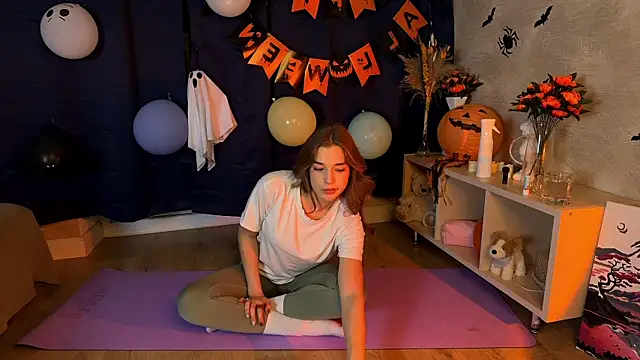 Snapshot of LilianLee chatting on October 30, 2025, 2:47 pm LilianLee online show from October 30, 2025, 2:47 pm