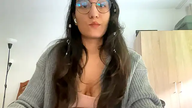 EvaJetty online show from November 1, 2025, 1:05 pm