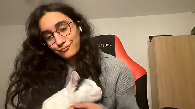 EvaJetty online show from November 4, 2025, 3:38 pm