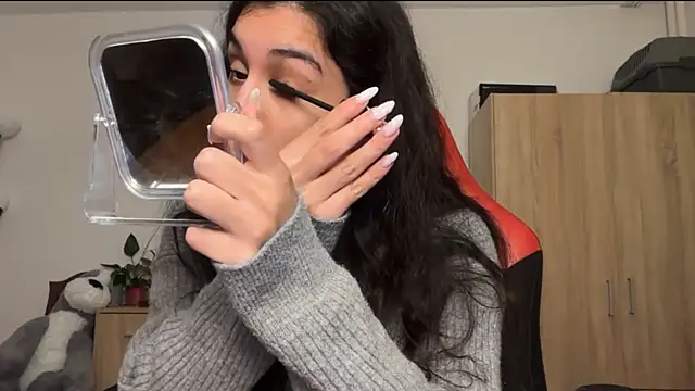 EvaJetty online show from November 12, 2025, 3:38 pm