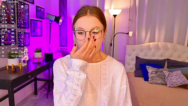 Snapshot of Bubblegum_Babe_ chatting on October 19, 2025, 8:33 pm Bubblegum Babe online show from October 19, 2025, 8:33 pm