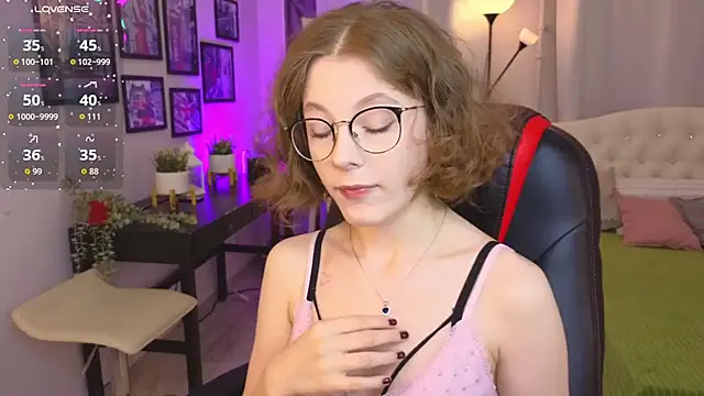 Snapshot of Bubblegum_Babe_ chatting on October 30, 2025, 8:50 pm Bubblegum Babe online show from October 30, 2025, 8:50 pm