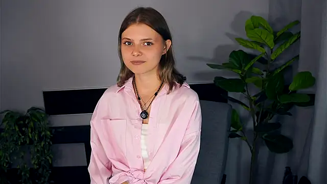 JeanieHelget online show from September 25, 2025, 6:25 pm