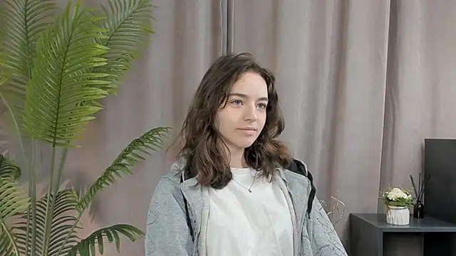TarahCayne online show from September 29, 2025, 9:38 am