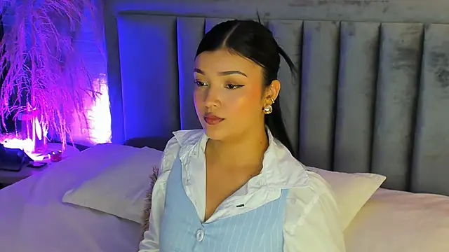 Snapshot of EmmaBlossom chatting on September 29, 2025, 6:46 pm EmmaBlossom online show from September 29, 2025, 6:46 pm