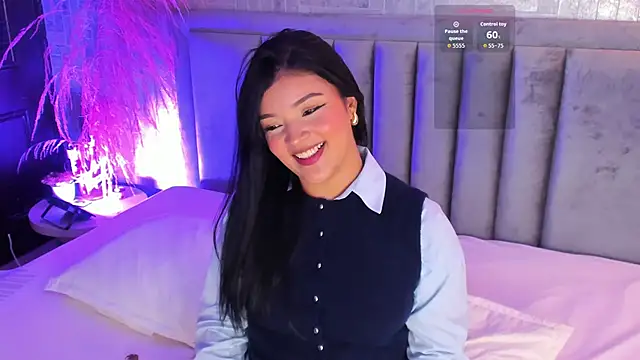 Snapshot of EmmaBlossom chatting on October 8, 2025, 7:36 pm EmmaBlossom online show from October 8, 2025, 7:36 pm