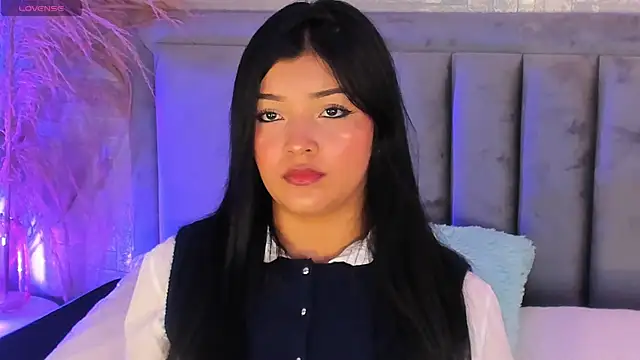 Snapshot of EmmaBlossom chatting on October 30, 2025, 7:33 pm EmmaBlossom online show from October 30, 2025, 7:33 pm