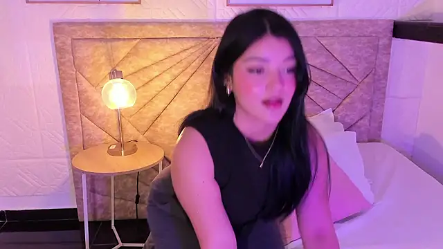 EmmaBlossom online show from March 4, 2026, 1:52 pm