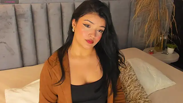 Snapshot of EmmaBlossom chatting on October 4, 2025, 7:37 pm EmmaBlossom online show from October 4, 2025, 7:37 pm