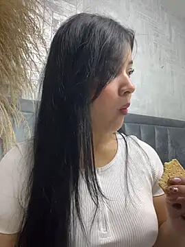 EmmaBlossom online show from February 18, 2026, 1:18 pm