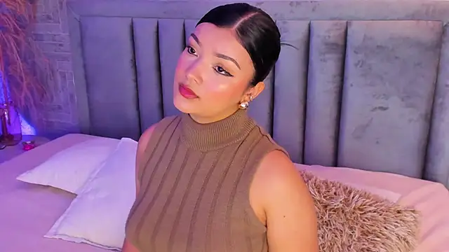 Snapshot of EmmaBlossom chatting on October 6, 2025, 6:52 pm EmmaBlossom online show from October 6, 2025, 6:52 pm