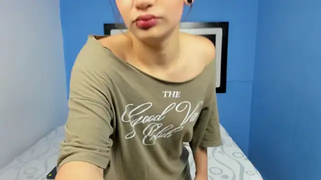 Snapshot of loversvalery chatting on November 7, 2025, 12:21 pm loversvalery online show from November 7, 2025, 12:21 pm