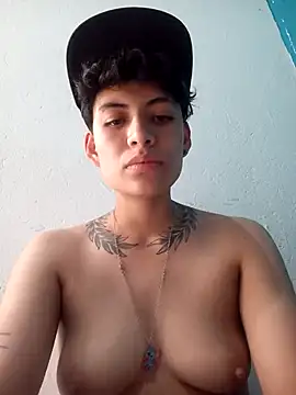 Snapshot of Owen_tomboy chatting on October 20, 2025, 8:09 pm Owen tomboy online show from October 20, 2025, 8:09 pm