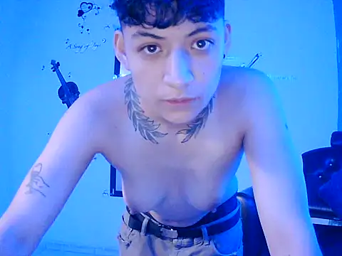 Snapshot of Owen_tomboy chatting on November 15, 2025, 4:44 pm Owen tomboy online show from November 15, 2025, 4:44 pm