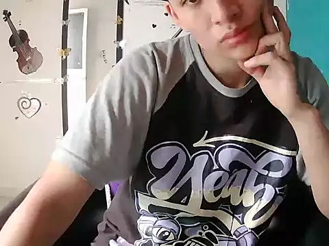 Snapshot of Owen_tomboy chatting on November 1, 2025, 2:44 pm Owen tomboy online show from November 1, 2025, 2:44 pm