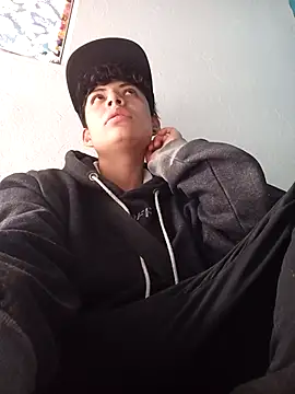 Snapshot of Owen_tomboy chatting on November 4, 2025, 3:16 pm Owen tomboy online show from November 4, 2025, 3:16 pm