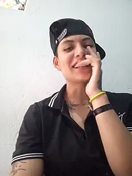 Snapshot of Owen_tomboy chatting on October 17, 2025, 6:32 pm Owen tomboy online show from October 17, 2025, 6:32 pm