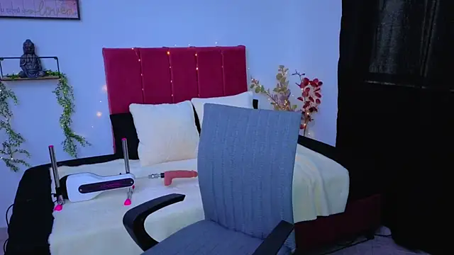 pequitasmedusa9 online show from September 26, 2025, 6:37 pm