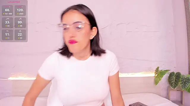 Snapshot of venusgreys1_ chatting on November 15, 2025, 11:58 am venusgreys1 online show from November 15, 2025, 11:58 am