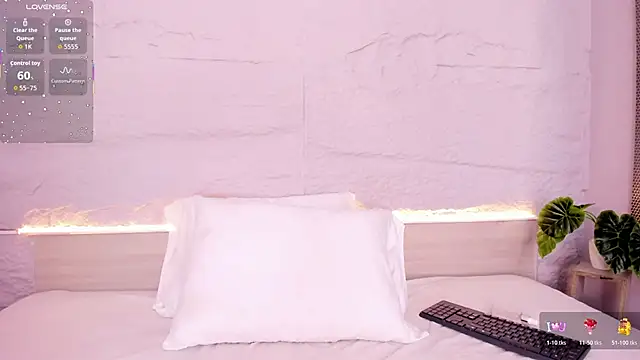 Snapshot of venusgreys1_ chatting on November 11, 2025, 12:33 pm venusgreys1 online show from November 11, 2025, 12:33 pm