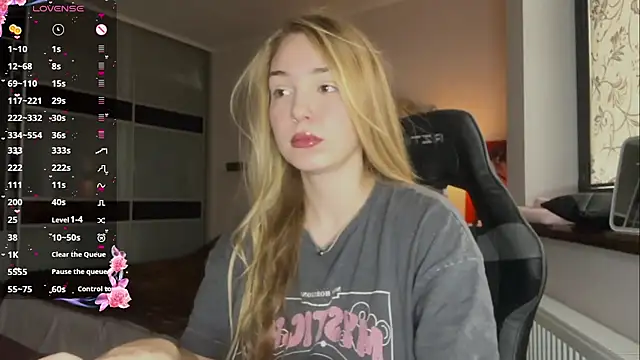 Snapshot of EvaCarter1 chatting on October 21, 2025, 8:03 am EvaCarter1 online show from October 21, 2025, 8:03 am