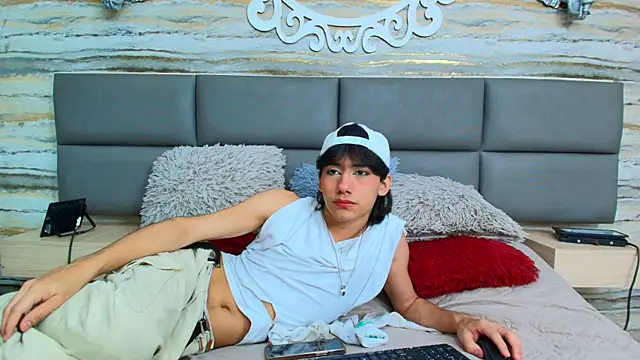 Lovers 21 online show from October 2, 2025, 7:50 pm