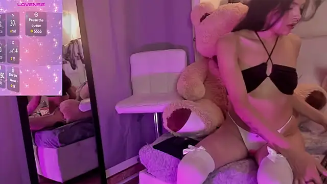 Snapshot of AelithEscarlata chatting on October 25, 2025, 12:28 pm AelithEscarlata online show from October 25, 2025, 12:28 pm