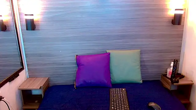 Snapshot of katherine_x1 chatting on October 18, 2025, 3:41 am katherine x1 online show from October 18, 2025, 3:41 am