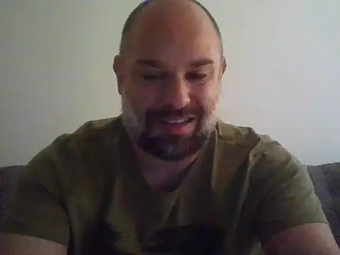 Snapshot of CristalDad chatting on October 19, 2025, 6:10 pm CristalDad online show from October 19, 2025, 6:10 pm