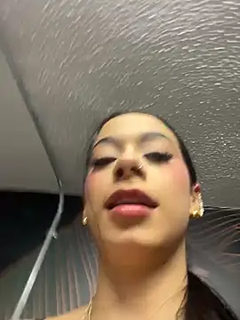 Snapshot of ChloeRosses chatting on February 15, 2026, 2:34 am ChloeRosses online show from February 15, 2026, 2:34 am