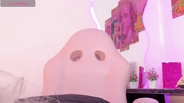 sofiaa ferrer online show from October 6, 2025, 9:15 pm