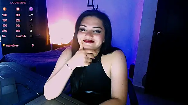 Snapshot of zoe_barclay chatting on October 13, 2025, 1:56 pm zoe barclay online show from October 13, 2025, 1:56 pm