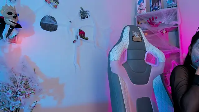 Zoe Skyler online show from October 28, 2025, 4:06 pm