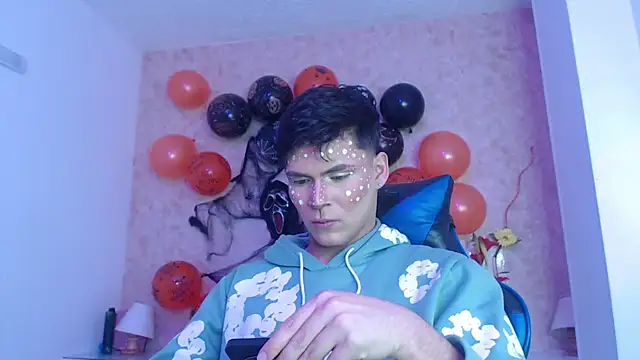 Snapshot of Aaron_Foxxx chatting on November 2, 2025, 7:19 pm Aaron Foxxx online show from November 2, 2025, 7:19 pm