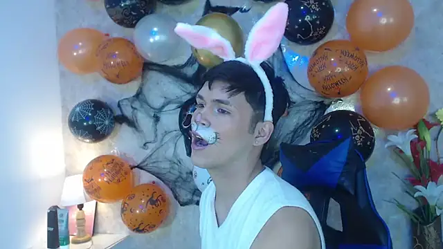 Snapshot of Aaron_Foxxx chatting on October 25, 2025, 1:45 pm Aaron Foxxx online show from October 25, 2025, 1:45 pm