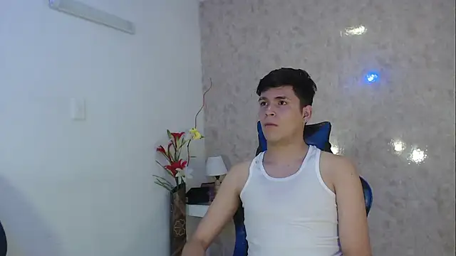 Snapshot of Aaron_Foxxx chatting on October 5, 2025, 8:54 pm Aaron Foxxx online show from October 5, 2025, 8:54 pm